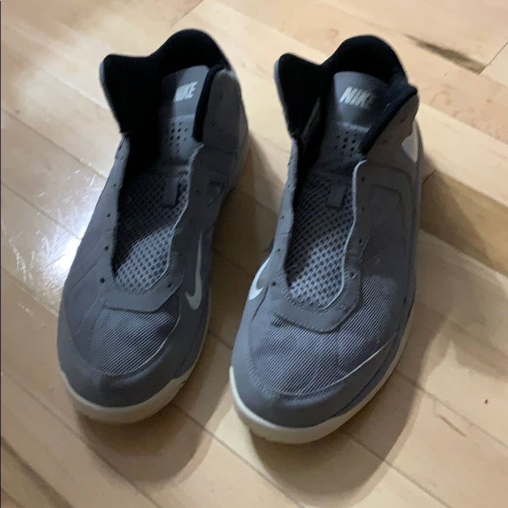 Nike sneakers no laces